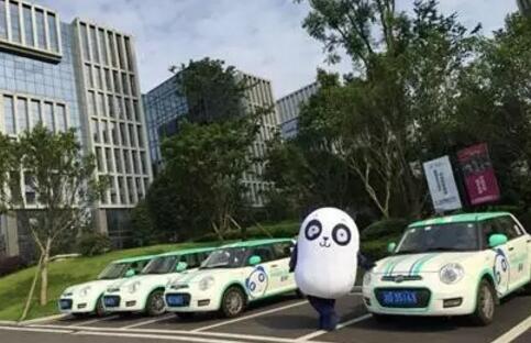 单位里平时不喜欢甚至有些讨厌的一个同事突然跟我约饭局，我要不要去？该怎么回应比较好？